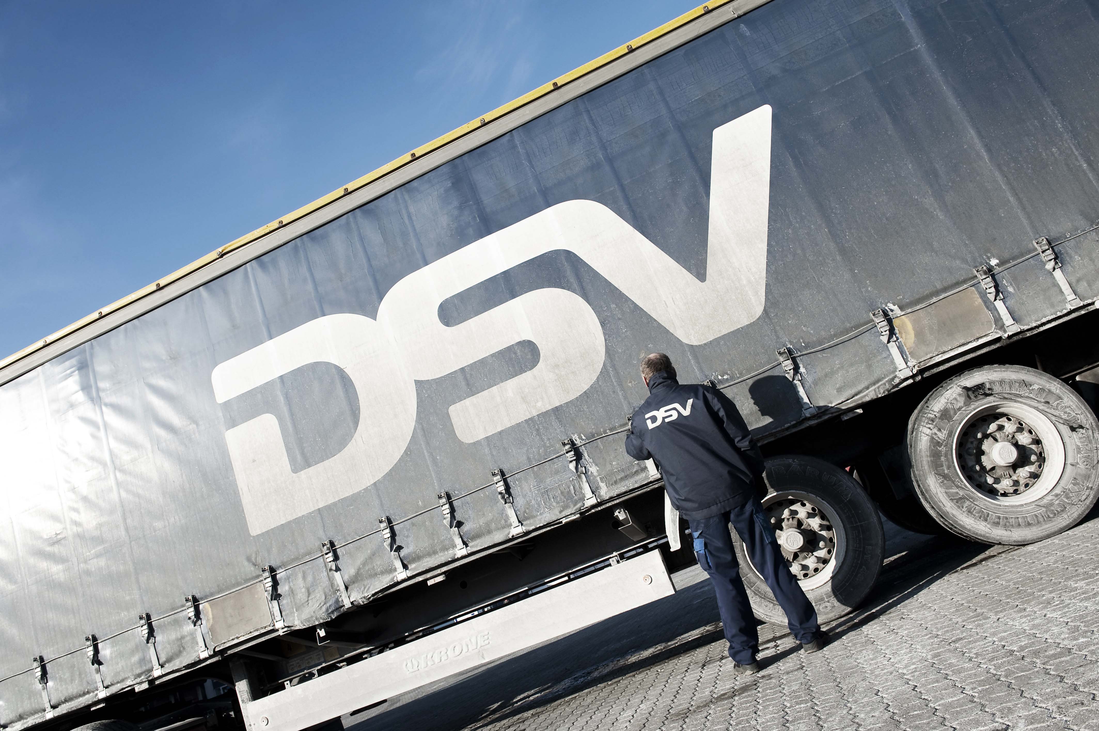 Стс логистика. DSV Logistics. ДСВ роуд логотип. DSV Road сотрудники.